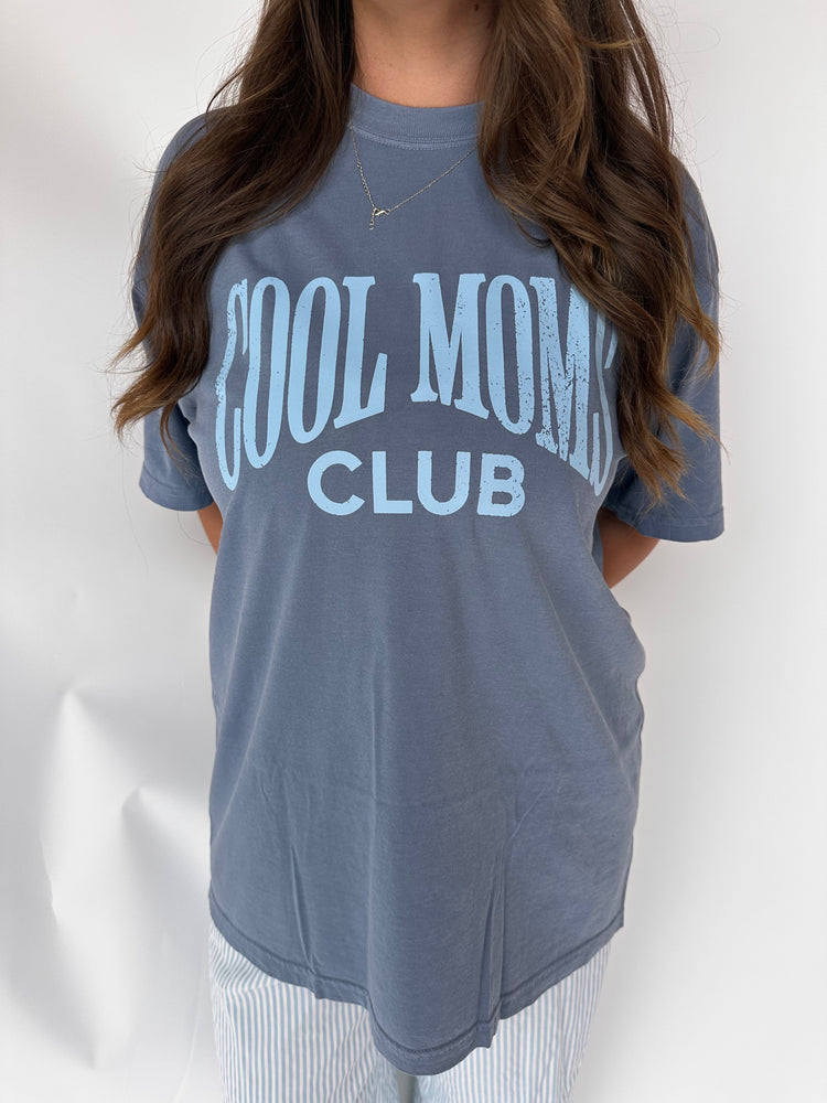 COOL MOMS CLUB GRAPHIC TEE