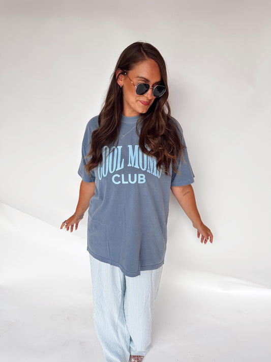 COOL MOMS CLUB GRAPHIC TEE