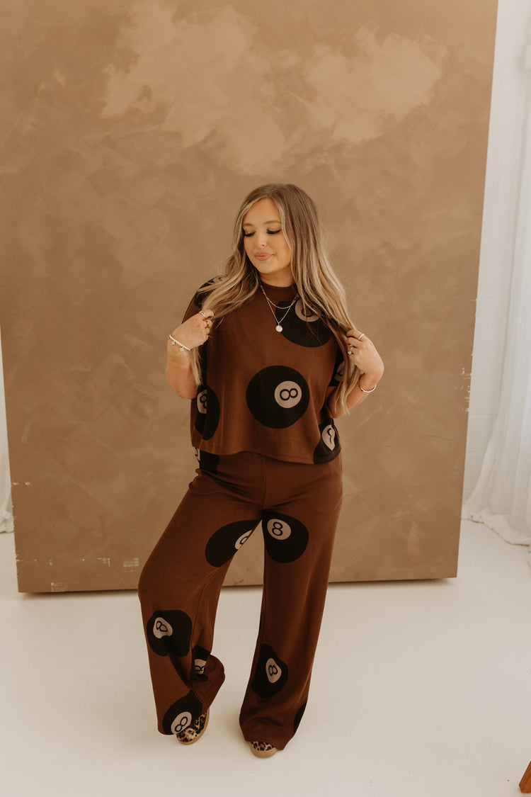 BROWN 8 Ball Set
