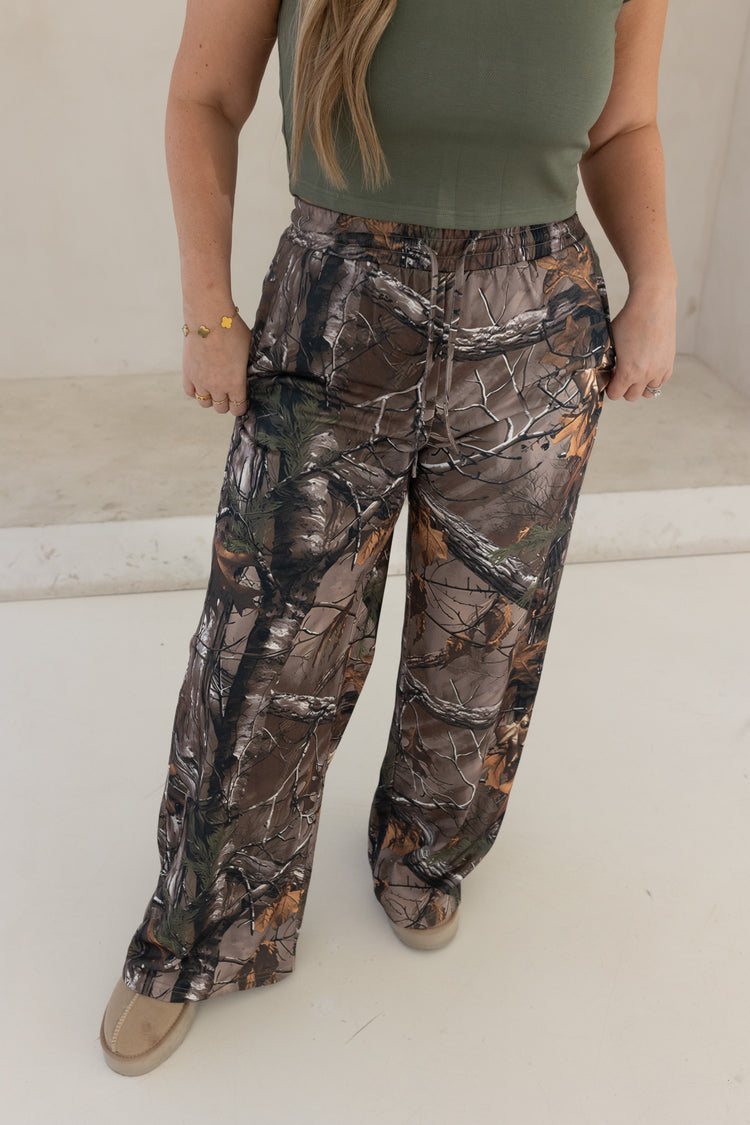 CAMO WIDE LEG PANTS (DEEP)