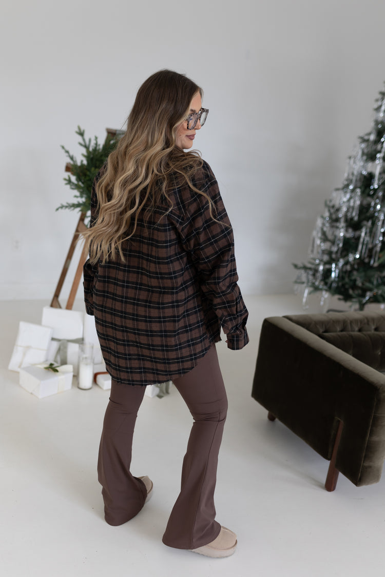 FRAYED ESSENTIAL FLANNEL (DARK BROWN)