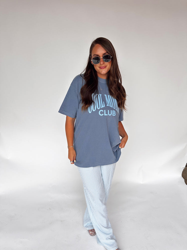 COOL MOMS CLUB GRAPHIC TEE