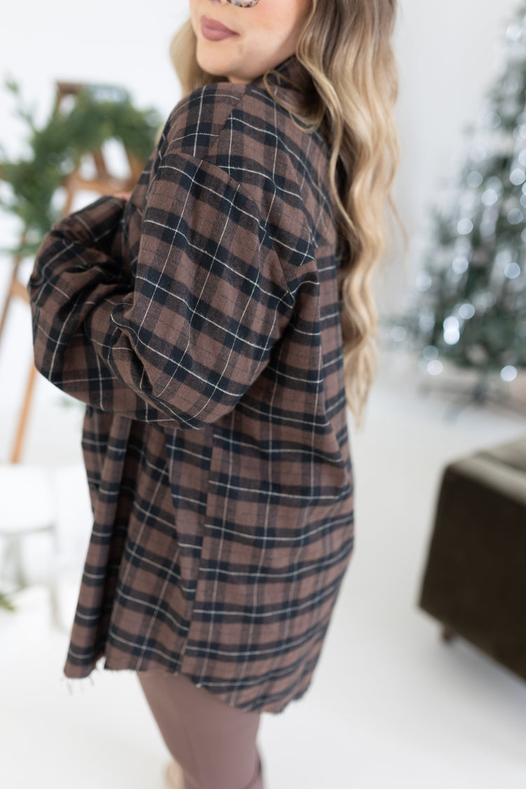 FRAYED ESSENTIAL FLANNEL (DARK BROWN)