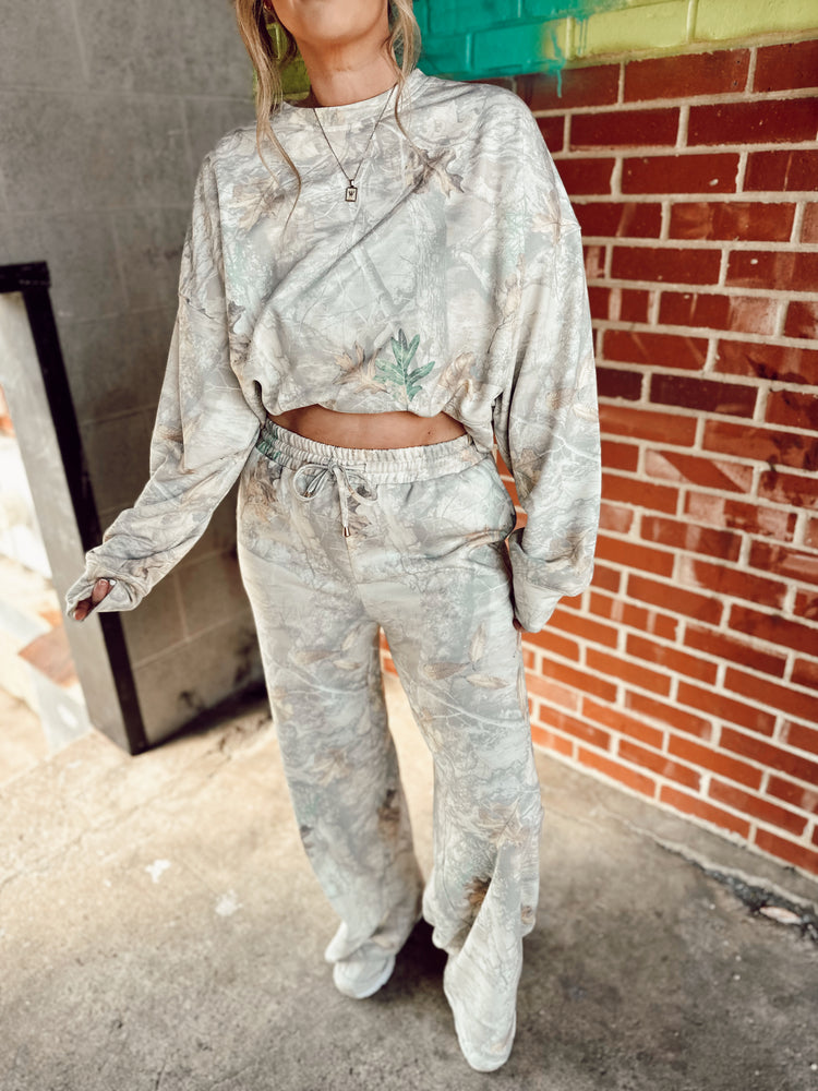 CAMO WIDE LEG PANTS