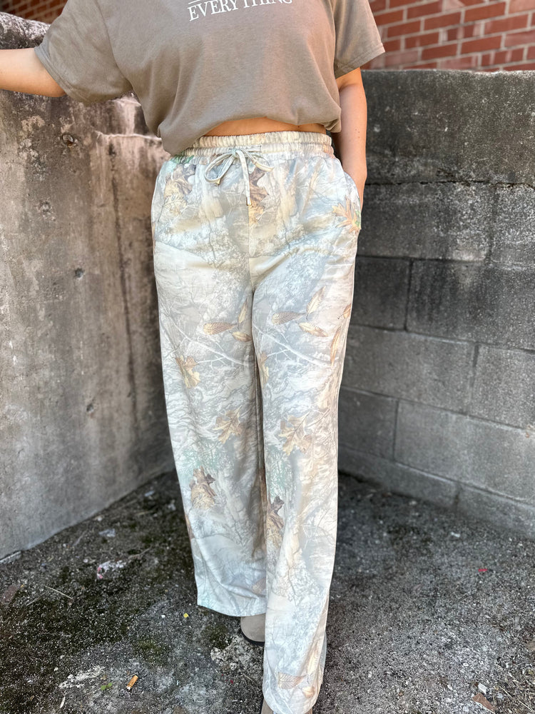 CAMO WIDE LEG PANTS