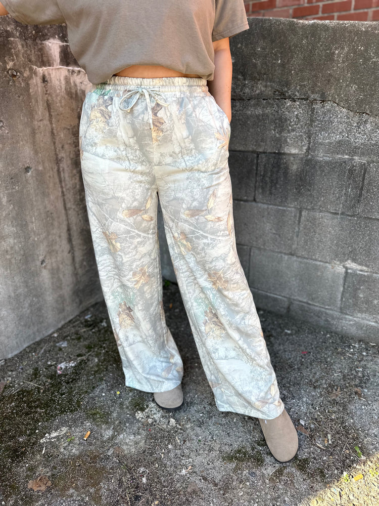 CAMO WIDE LEG PANTS