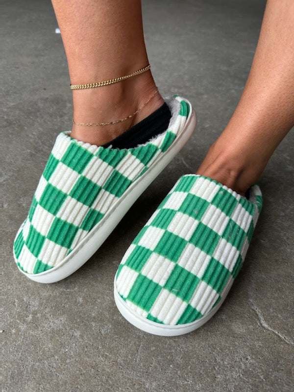 Trendy Checkered Slips (Green)