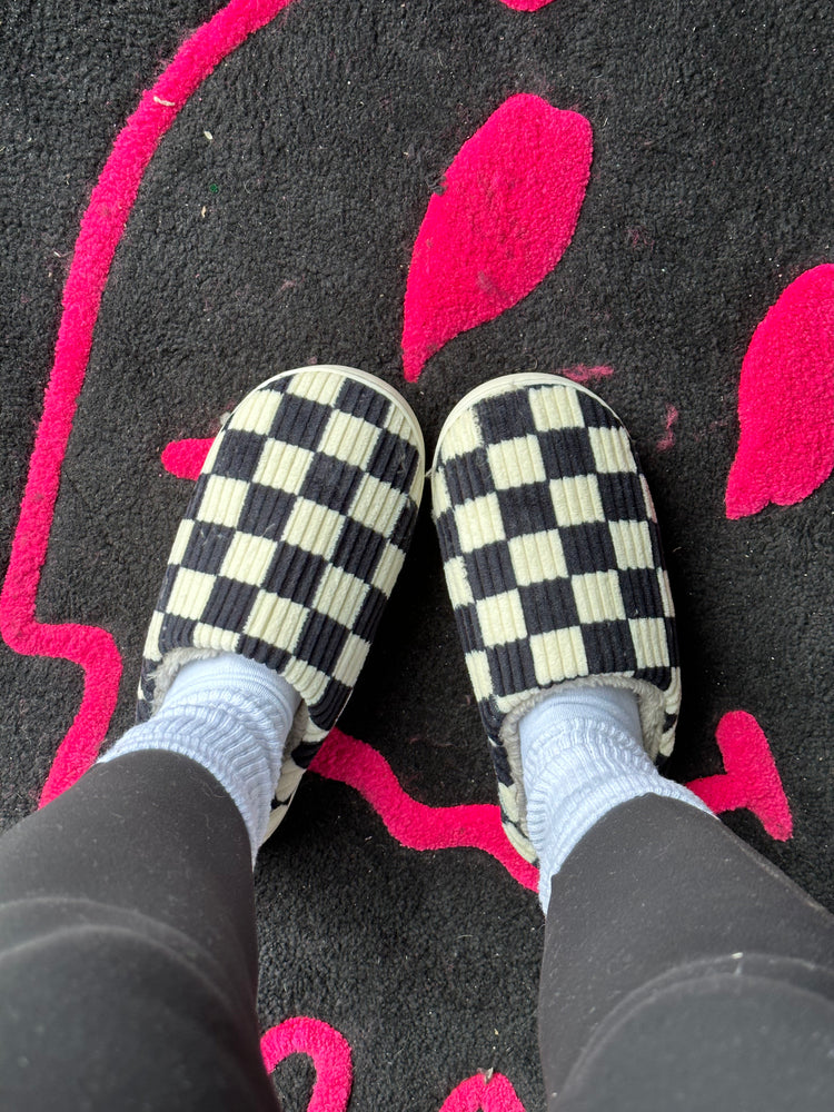 Trendy Checkered Slips (Black)